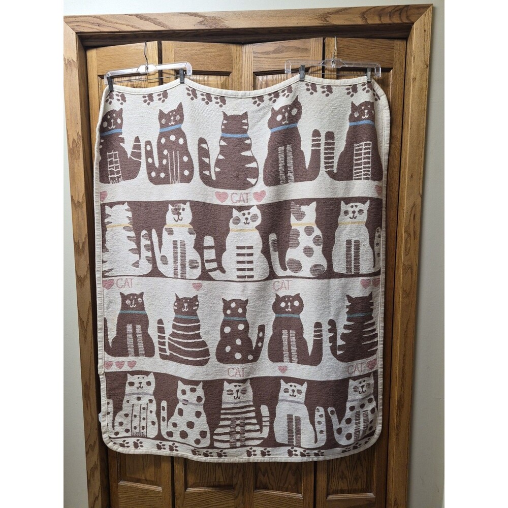 Vintage 1987 VUTEKS Crown Crafts Throw Blanket Cat Paw Print Heart Cottage Core
